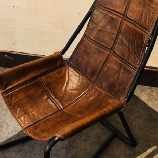 VINTAGE LEATHER EASY SEATER