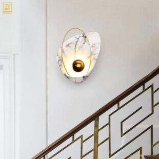 SHELL FORME PORCELAIN WALL LAMP