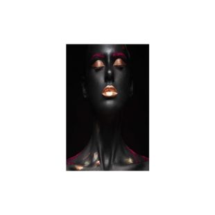 ABSTRACT FASHION PORTRAIT OF A DARK GIRL