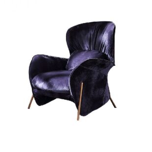 LUXURY UPHOLSTERED ANTIQUE ARMCHAIR FOR THE LIVING ROOM